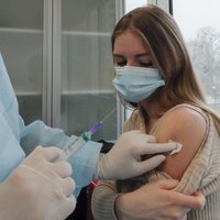 Latvija pēc septiņu dienu vidējā vakcinācijas tempa nedaudz apsteigusi ES vidējo