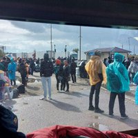 Humānā katastrofa 'Buračkos': uz Krievijas-Latvijas robežas cilvēki rindās gaida dienām