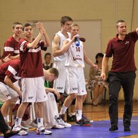 Latvijas U-16 basketbolisti nedrīkst paļauties uz emocijām un veiksmi uzbrukumā, uzsver galvenais treneris