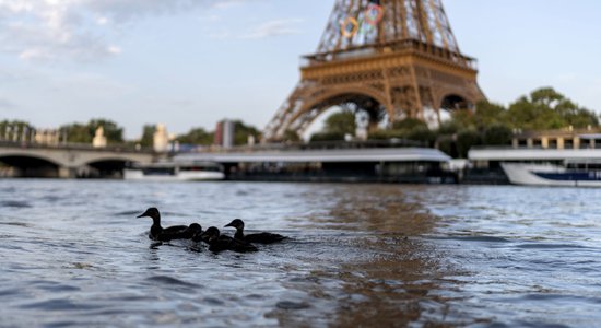 Sliktās ūdens kvalitātes dēļ pārceļ Parīzes olimpisko spēļu triatlona sacensības