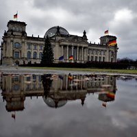 Vācijas Bundestāgs Covid-19 seku novēršanai piekrīt rekordaugstam valsts parādam