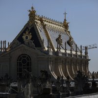 Foto: Francijā atjaunota Versaļas karaliskā kapela ar zelta jumtu