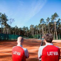 Latvijas tenisa izlase nodrošina uzvaru Deivisa kausa duelī pret Melnkalni