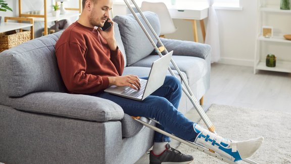 "Sīkā druka", pārāk maza kompensācija un tiesa. Ko tu nezini par apdrošināšanu?