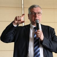 Rīgā ap 40 vidusskolu neatbilst kritērijiem, pauž Šadurskis