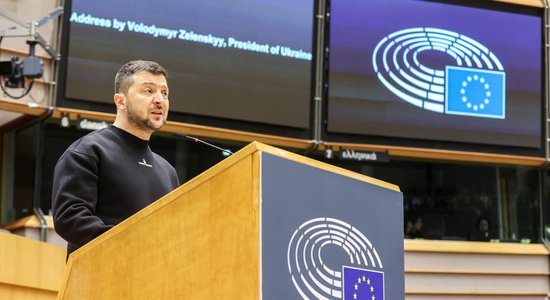 Зеленский в Европарламенте поблагодарил европейцев за помощь
