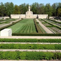 Četros gados saziedoti 167 000 eiro Rīgas Brāļu kapu Noslēdzošās sienas restaurācijai