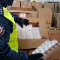 ФОТО. Польша: в фуре из Латвии обнаружили почти 200 000 пачек контрабандных сигарет