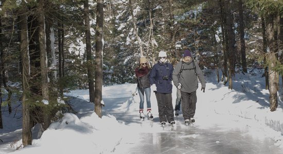 Foto: Kanādā atklāta 15 kilometrus gara slidotava pa gleznainu priežu mežu