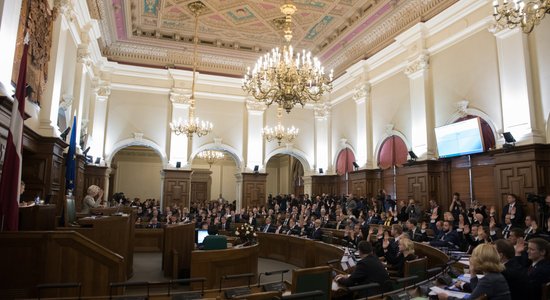 Ar jaunās valdības apstiprināšanu Saeimā varētu nomainīties desmitā daļa deputātu