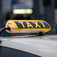Без "космических" счетов: будет введен "потолок" цен для такси из Рижского аэропорта