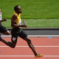 Bolts nodrošina Jamaikai PČ finālu 4x100 m sprintā