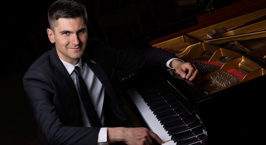 Koncertēšanu atsāk pianists Vestards Šimkus