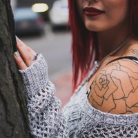 Stājas spēkā aizliegums tetovētājiem un permanentā grima speciālistiem izmantot bīstamas tintes