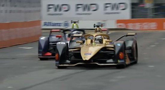 Formulu čempionāti: 'Formula E' posmā skandalozs finišs; 'IndyCar' uzvarētājs noskaidrojas boksos