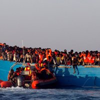 Pie Lībijas izglābti 6500 migrantu, ziņo Itālijas krasta apsardze