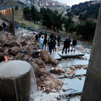 Plūdos Izraēlas dienvidos dzīvību zaudējuši deviņi jaunieši