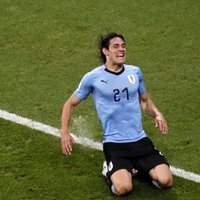 Urugvajas futbolisti astotdaļfinālā pieveic Eiropas čempioni Portugāli ar Ronaldu priekšgalā