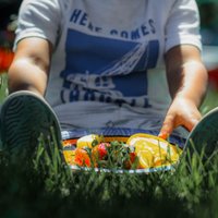 Lai omīšu bažas par izsalkumu nepārvēršas sāpošā puncī: bērna ēdienkarte vasarā
