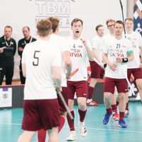 Latvijas florbolisti Pasaules spēļu mačā uzvar Šveici
