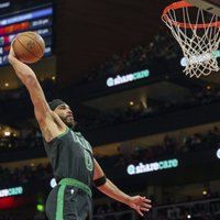 Porziņģa "Celtics" izbraukuma spēļu sēriju noslēdz ar uzvaru Atlantā