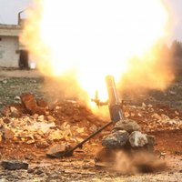 Turcijas bruņotie spēki otro dienu apšauda kurdu kaujinieku pozīcijas Sīrijā