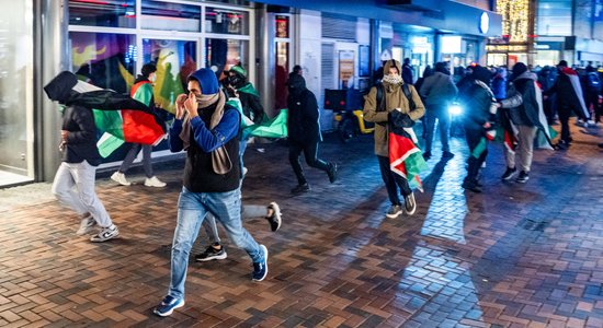 В Амстердаме неизвестные напали на израильских футбольных фанатов. Десять человек пострадали, шесть пропали без вести