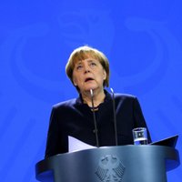 Merkele: Vācija un Francija līdz martam vēlas kopīgu eirozonas reformu plānu