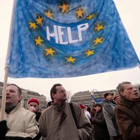 Ungārijā tūkstošiem cilvēku protestē pret valdības centieniem tuvināties Krievijai