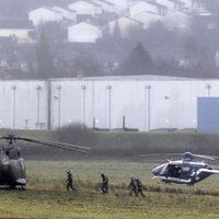 ФОТО, ВИДЕО. Charlie Hebdo: полиция ведет переговоры с террористами, у которых заложник