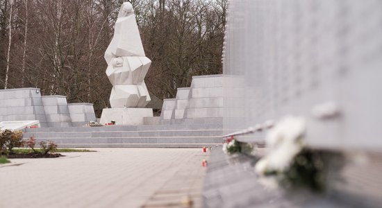 Память о легионерах: Сейм принял закон о защите мемориала в Лестене