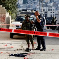Izraēlas armijnieki nogalina ar nazi uzbrukušu palestīnieti