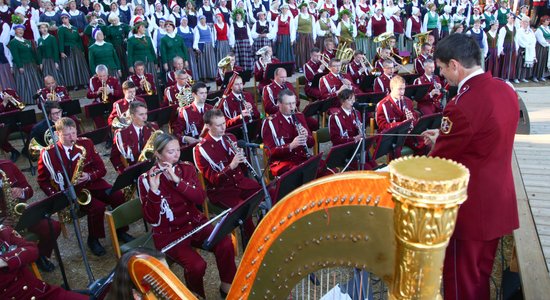 Foto: Latviešu dziedāšanas svētku jubilejas svinības Dikļos