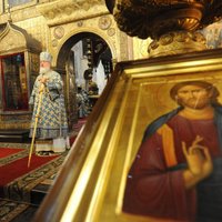 Православных россиян все больше, в церковь ходят меньше