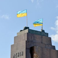 В Харьковской области снесли памятники Чапаеву и Ленину
