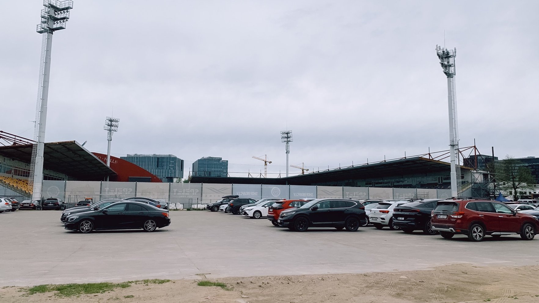 Stadiona nebūs? Pārdota daļa no 