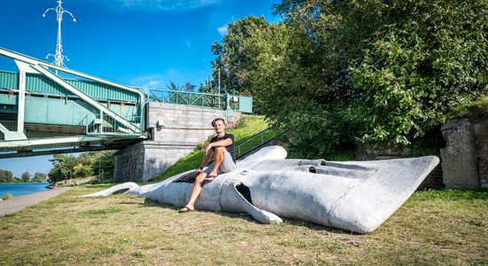 Ne valis, ne zemūdene. Liepājas karostā aplūkojama jauna skulptūra – pretkara simbols