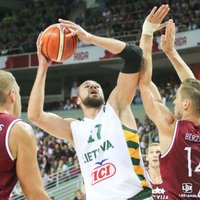 Latvijas basketbolisti neiztur spriedzi principiālajā Baltijas duelī