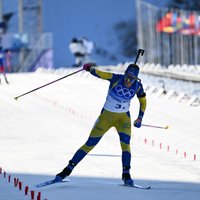 Zviedrijas biatlonistes izcīna zeltu 4x6 kilometru stafetē