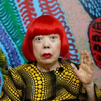 Jajoi Kusama – dārgākā māksliniece pasaulē, kura jau 40 gadu mīt psihiatriskajā klīnikā