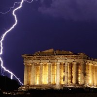 Grieķijai draud nekontrolējama krīze, brīdina centrālā banka