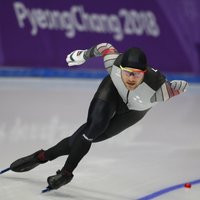 Ātrslidotājs Silovs paliek uzreiz aiz goda pjedestāla olimpisko spēļu 1500 metru distancē