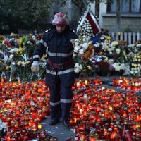 Pieaug Bukarestes naktskluba ugunsgrēka upuru skaits; Rumānija sēro