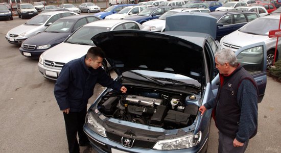Схемы торговцев подержанными автомобилями ежегодно приносят убытки в размере 55 миллионов евро