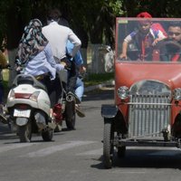 Bargu izmešu standartu dēļ Indijā aizliedz 800 000 automašīnu tirdzniecību