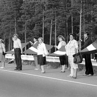 "Балтийскому пути" — 35 лет: публикуем редкие исторические фотографии из трех стран