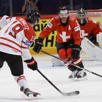 No Šveices hokeja izlases atvadās pieredzējušais aizsargs Voklērs