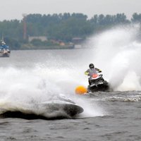 Salaspils novadā noslīkst ūdens motociklists