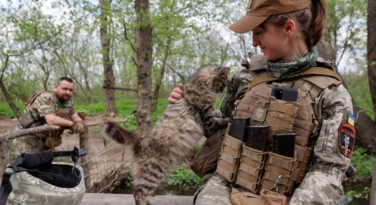 "Es lepojos ar Ukrainu". Zelenskis komentē kara trešo gadadienu