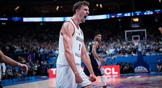 'Eurobasket 2022': Vācija ceturtdaļfinālā 'sabradā' Grieķiju, Adetokunbo un Šrēderu izraida no zāles